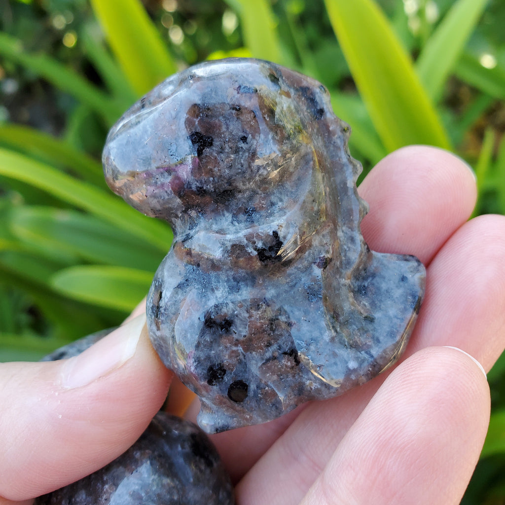 Yooperlite Dinosaur | Glowing Crystal Stone with UV Light - Personal Growth, Positive Environment - Crystal Dinosaur Carving
