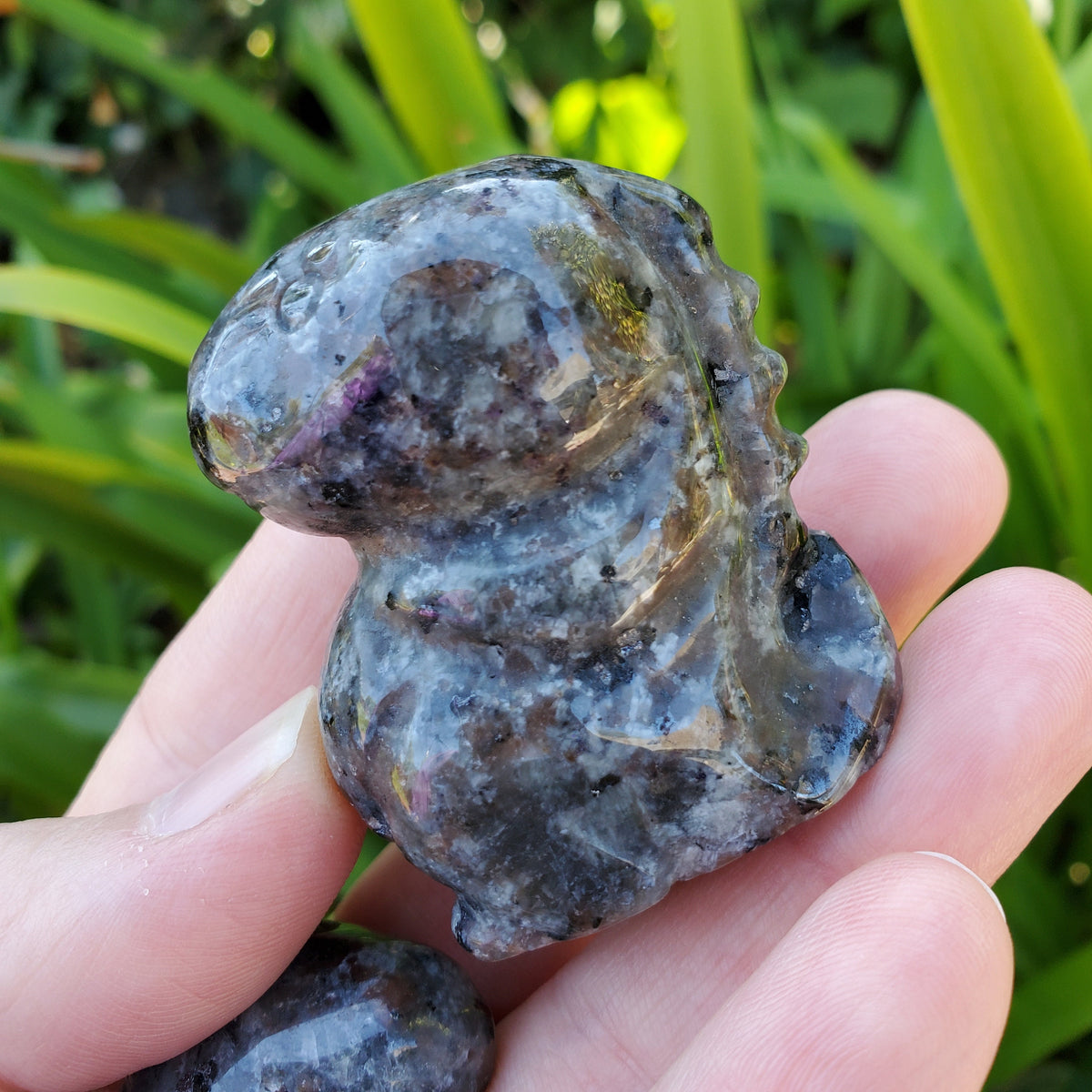 Yooperlite Dinosaur | Glowing Crystal Stone with UV Light - Personal Growth, Positive Environment - Crystal Dinosaur Carving
