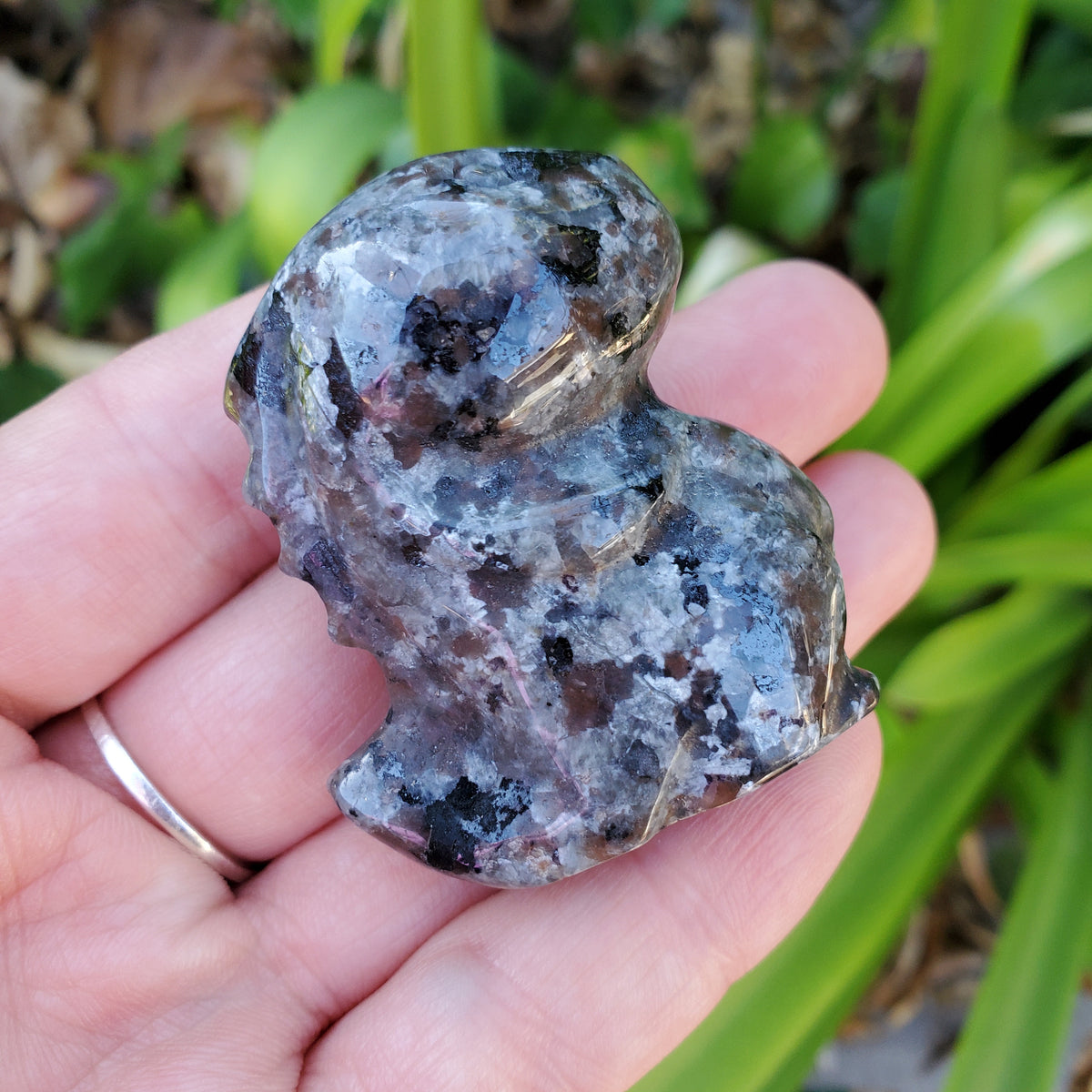 Yooperlite Dinosaur | Glowing Crystal Stone with UV Light - Personal Growth, Positive Environment - Crystal Dinosaur Carving