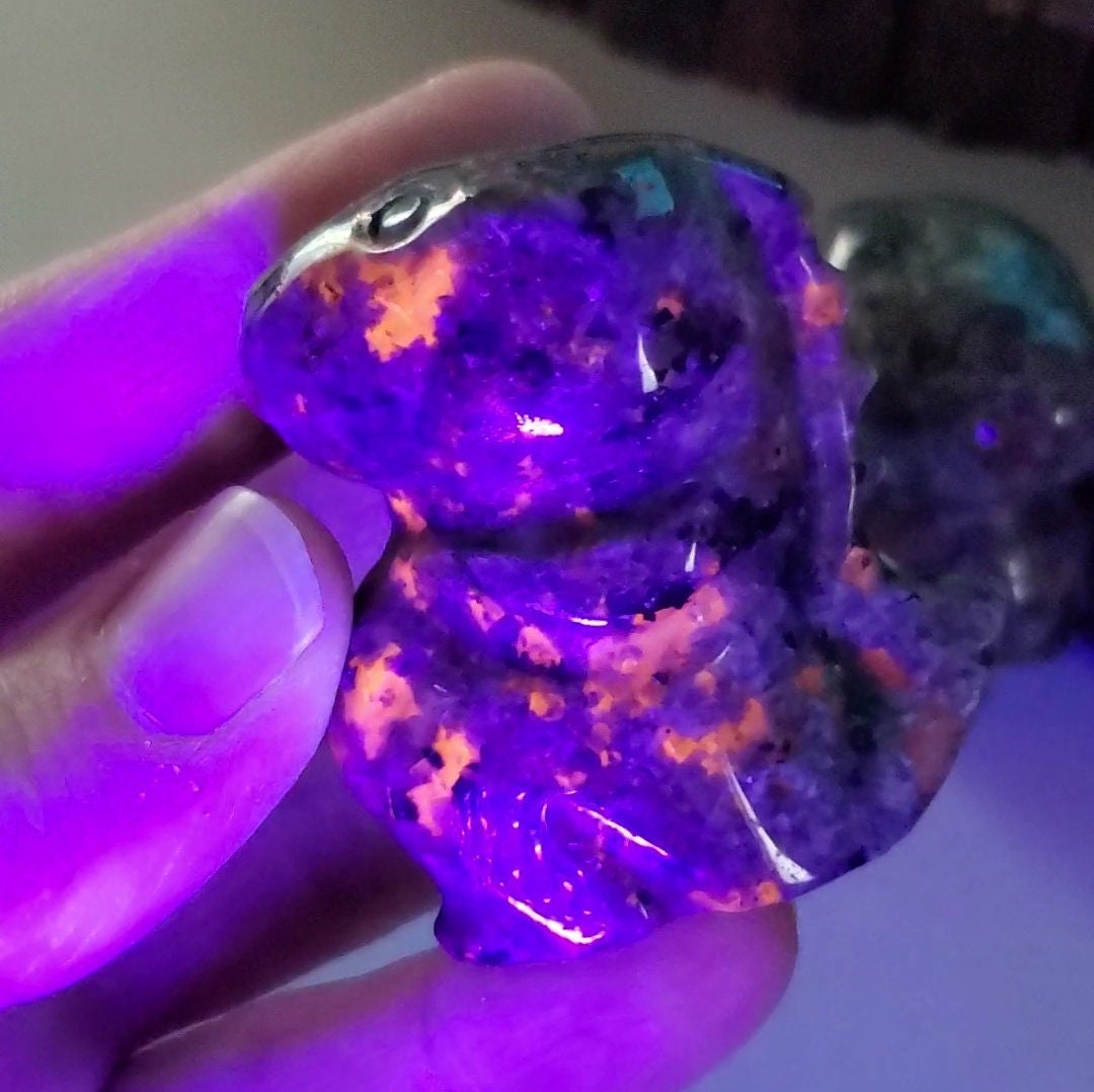 Yooperlite Dinosaur | Glowing Crystal Stone with UV Light - Personal Growth, Positive Environment - Crystal Dinosaur Carving