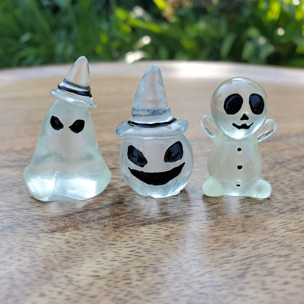 Small Glow in The Dark Halloween Set of 6 - Luminous Spooky Figurines that Glows with UV Light, Flashlight or Sun - Halloween Decor & Gifts