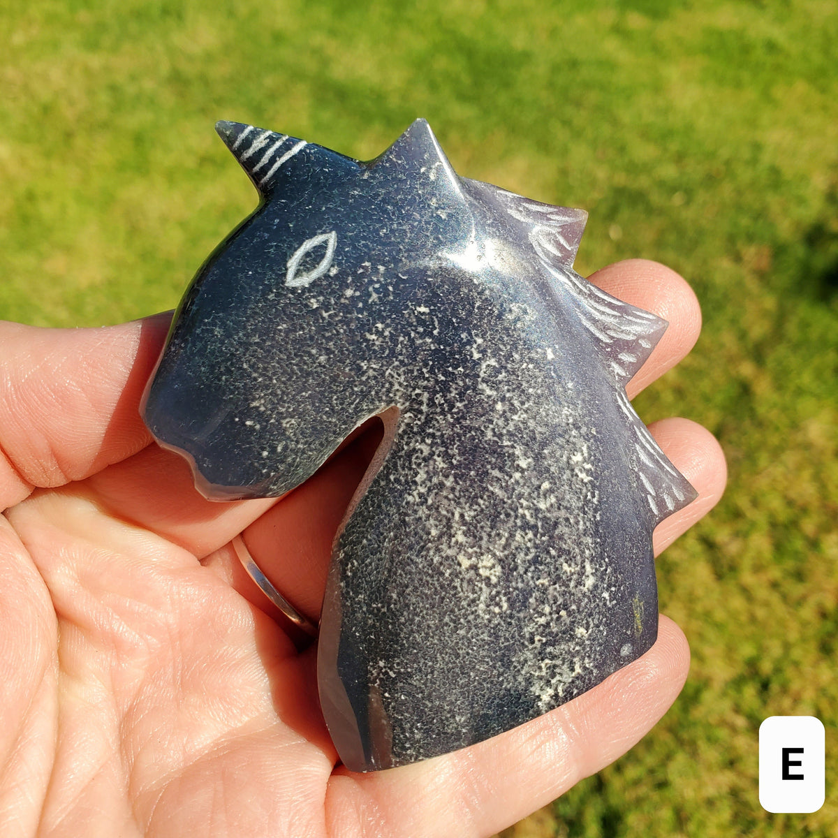 Grape Agate Unicorn - Psychic Protection, Dreams, Intuition - Purple Unicorn Crystal Healing Gemstone