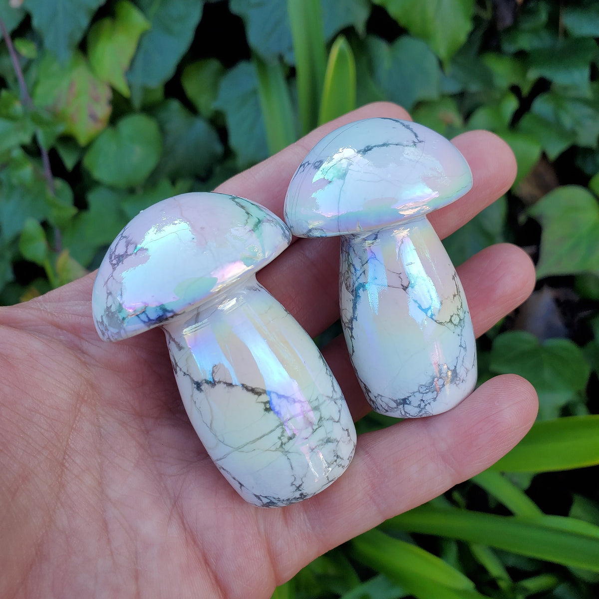 Aura Howlite Mushroom - Calm, Confidence, Emotional Healing - Howlite Crystal Mushroom Carving Healing Gemstones