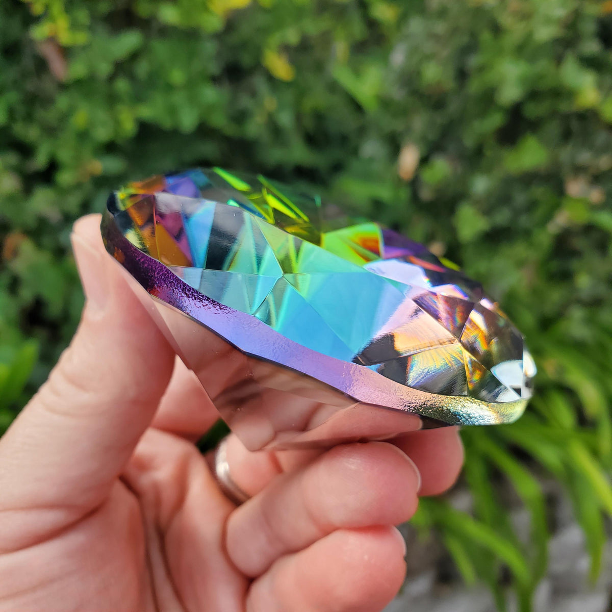 Aura Glass Faceted Diamond - Beautiful Light Reflecting Diamond - Paper Weight, Vanity, Desk, Office, Home Decor, Rainbow Diamond Suncatcher