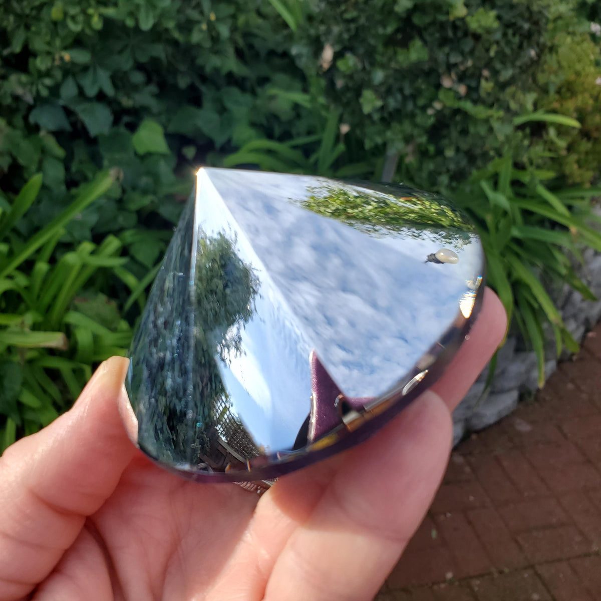 Aura Glass Faceted Diamond - Beautiful Light Reflecting Diamond - Paper Weight, Vanity, Desk, Office, Home Decor, Rainbow Diamond Suncatcher