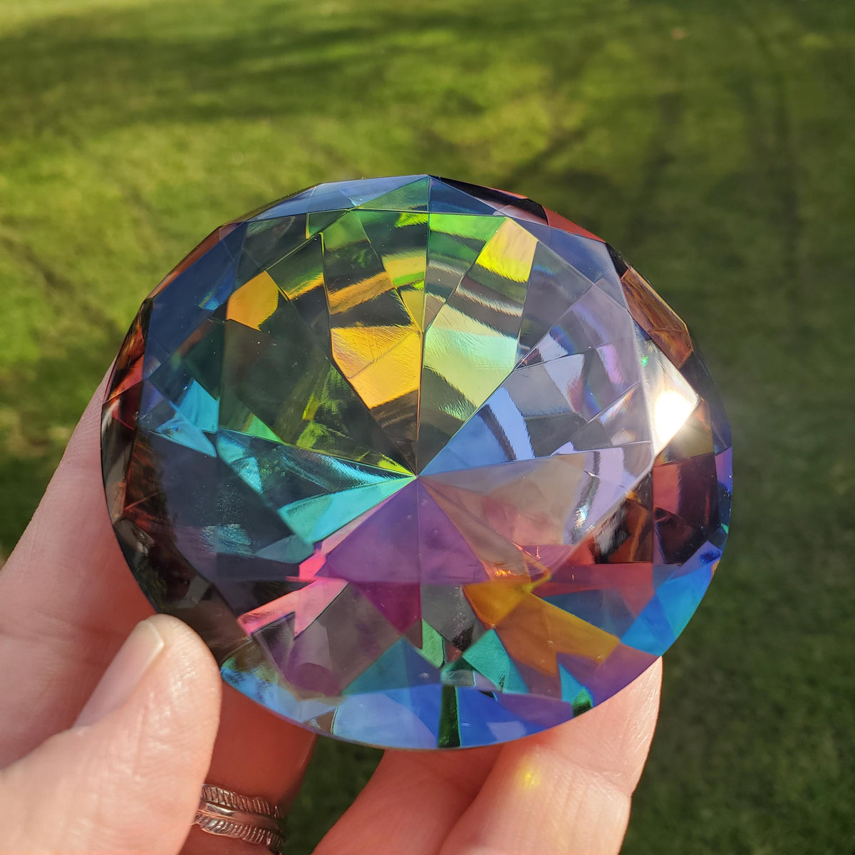 Aura Glass Faceted Diamond - Beautiful Light Reflecting Diamond - Paper Weight, Vanity, Desk, Office, Home Decor, Rainbow Diamond Suncatcher