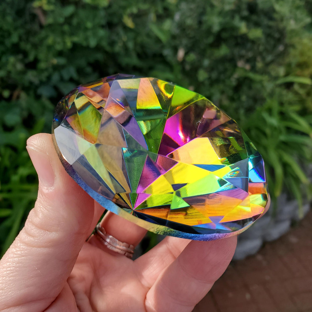 Aura Glass Faceted Diamond - Beautiful Light Reflecting Diamond - Paper Weight, Vanity, Desk, Office, Home Decor, Rainbow Diamond Suncatcher