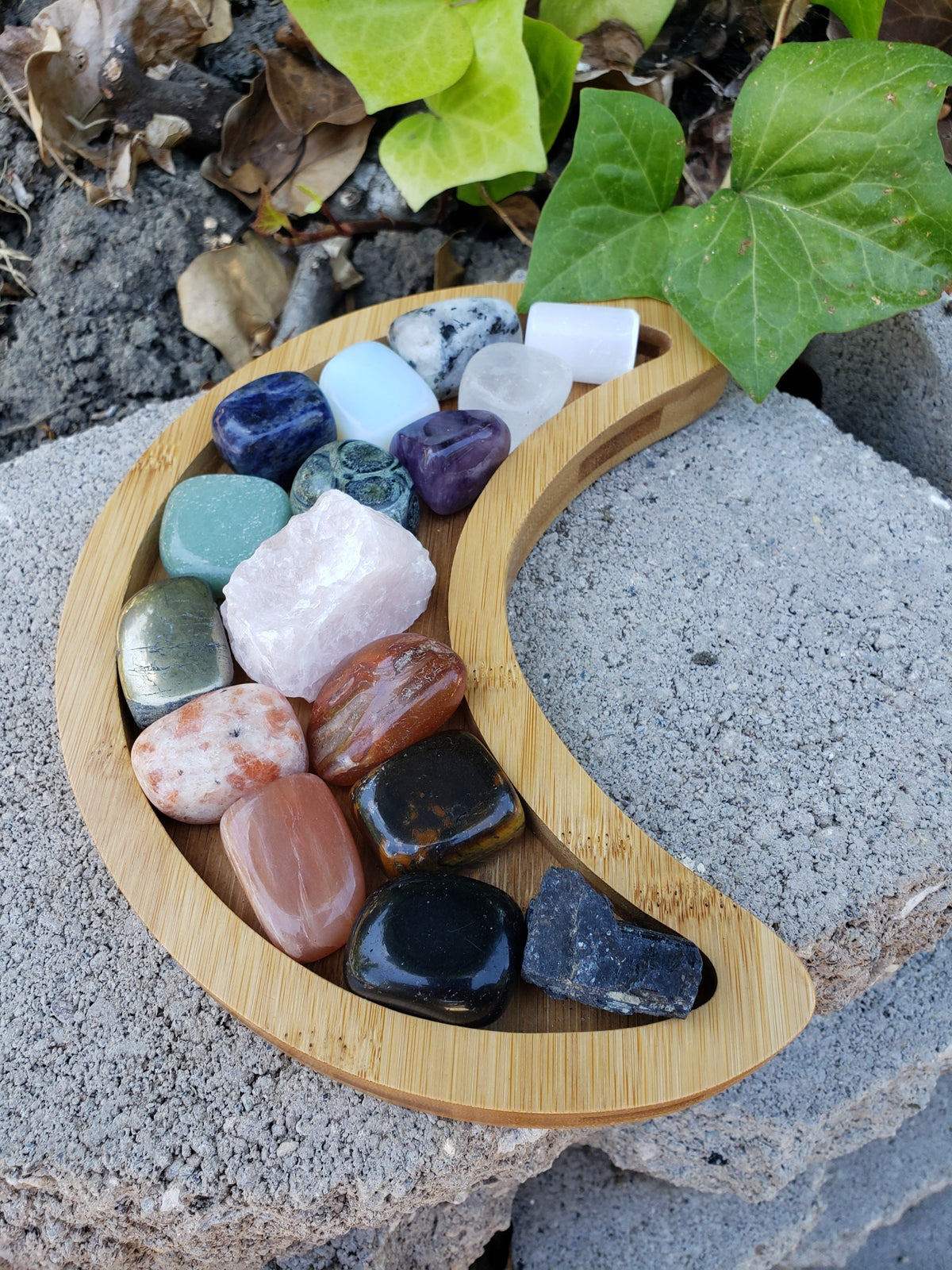 Crystal Tumble Set with Bamboo Moon Tray - 16 Healing Crystals Gemstones Inside Crystal Storage Wooden Moon Tray (8.5" x 6" x 0.50") Display