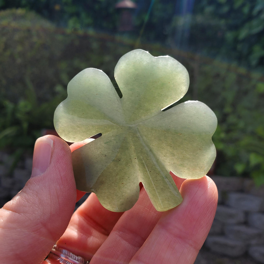 Cute Green Aventurine Clover - Manifestation, Prosperity, Wealth - Green Crystal Clover Carving Healing Gemstones Lucky Stone Decor