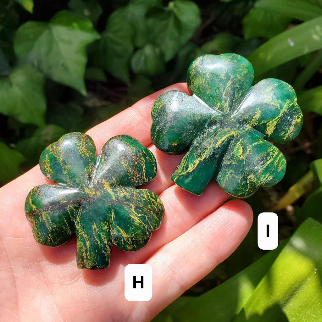 Cute Emerald Clover - Heals Heart Chakra, Compassion, Acceptance, Wisdom, Confidence - Green Emerald Crystal Clover Healing Gemstones