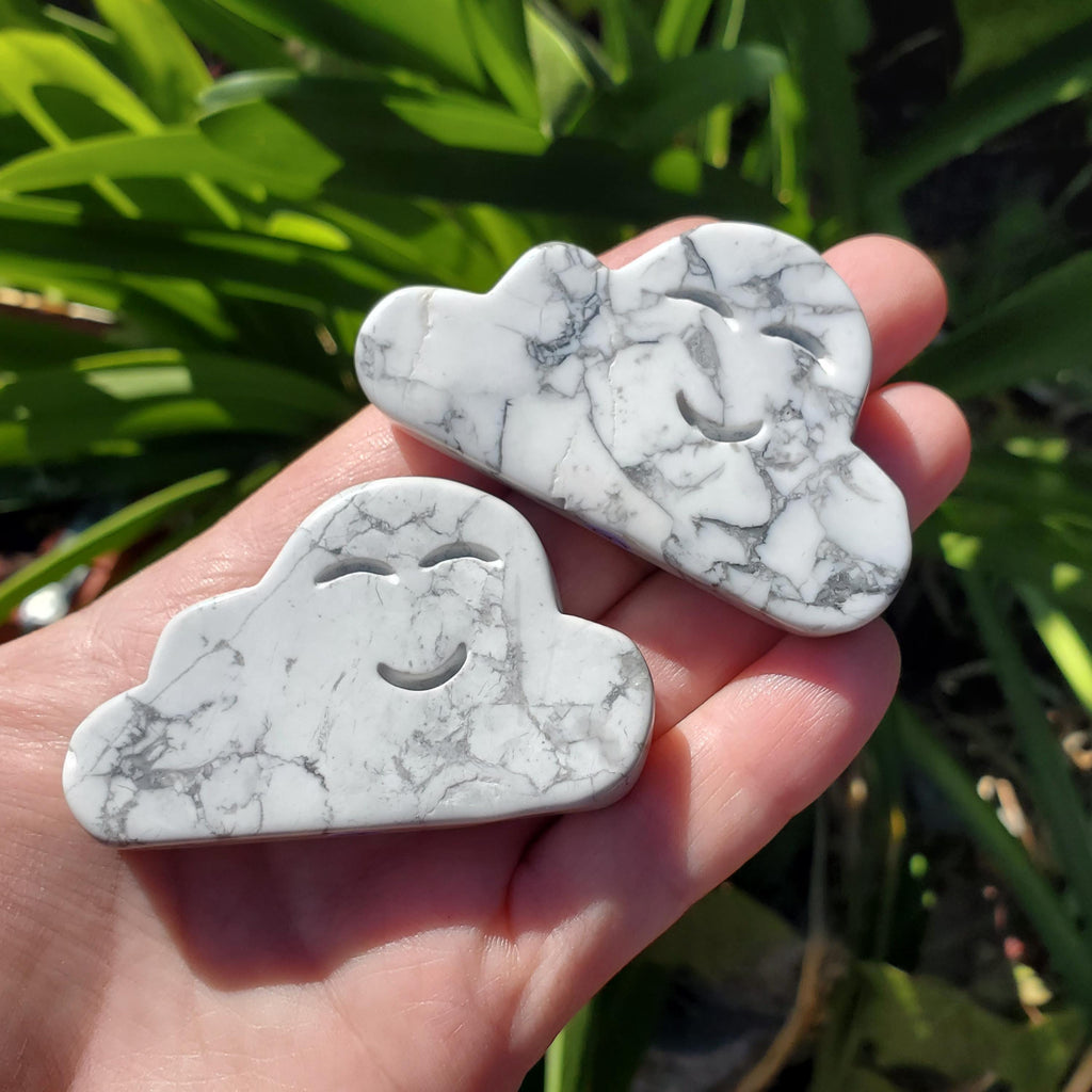 Happy Howlite Cloud - Calm, Confidence, Emotional Healing - Cute Crystal Cloud with Happy Face Carving Healing Crystals Gemstone