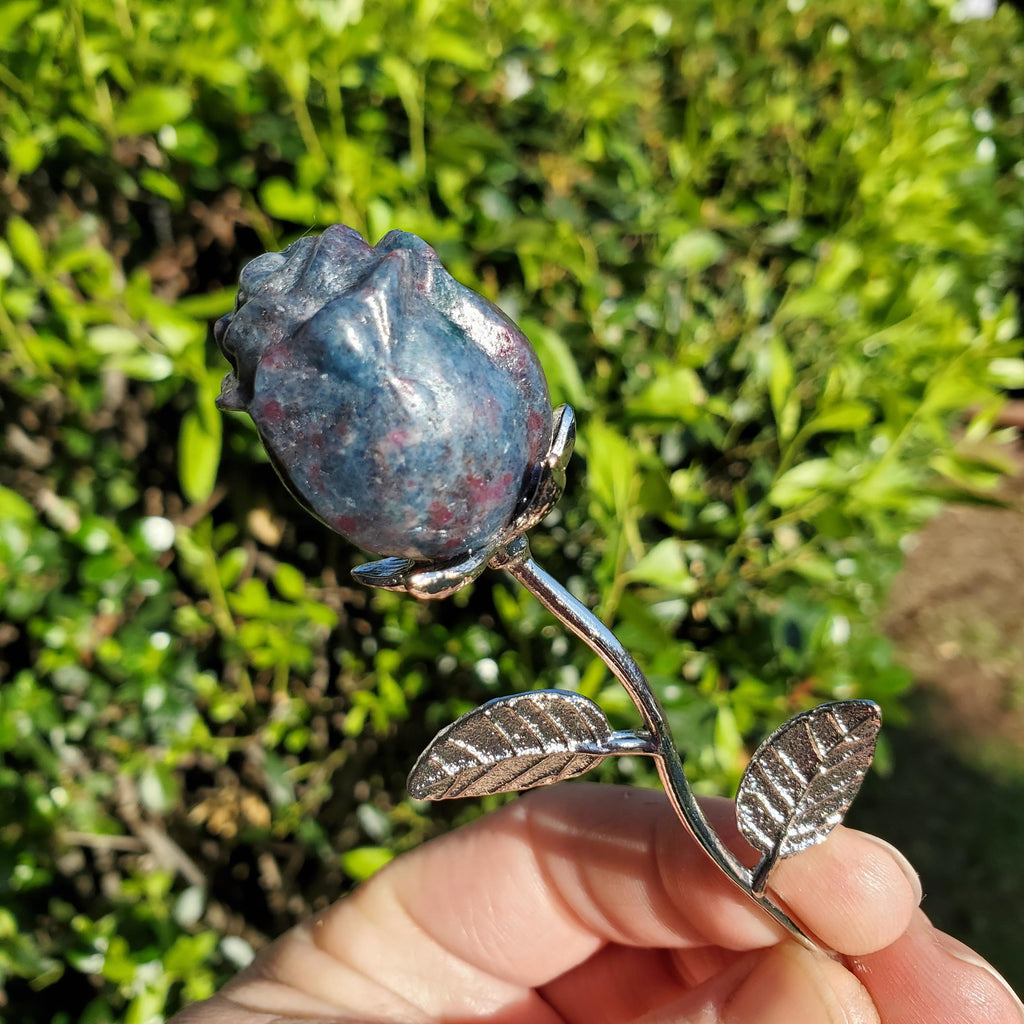 Small Ruby Kyanite Rose on Metal Stem with UV Light - Focus, Positivity, Balance Emotions - Crystal Flower Glowing Reactive Stone