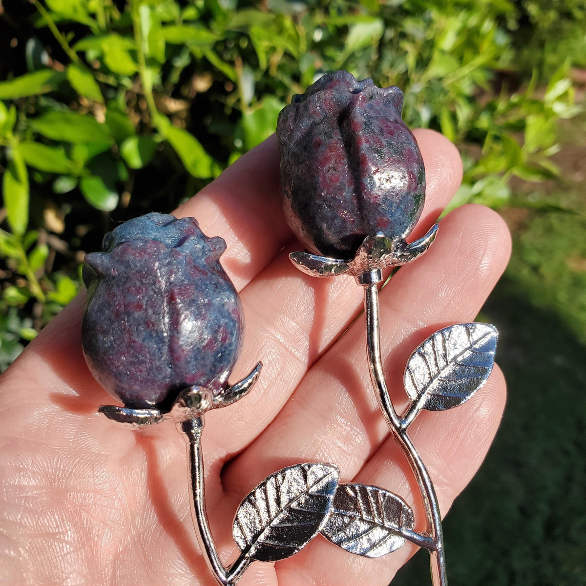 Small Ruby Kyanite Rose on Metal Stem with UV Light - Focus, Positivity, Balance Emotions - Crystal Flower Glowing Reactive Stone