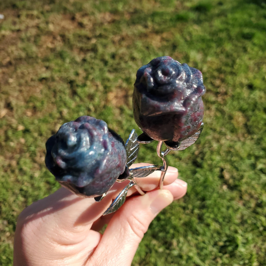 Small Ruby Kyanite Rose on Metal Stem with UV Light - Focus, Positivity, Balance Emotions - Crystal Flower Glowing Reactive Stone