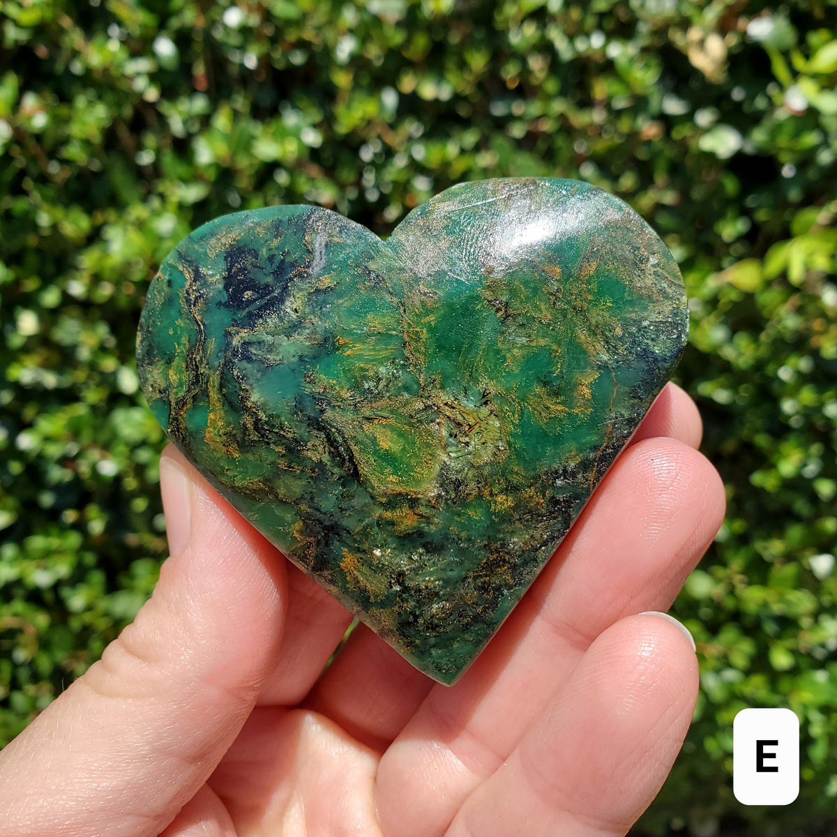 Emerald Heart - Heals Heart Chakra, Compassion, Acceptance, Wisdom, Confidence - Green Emerald Crystal Heart Healing Gemstones