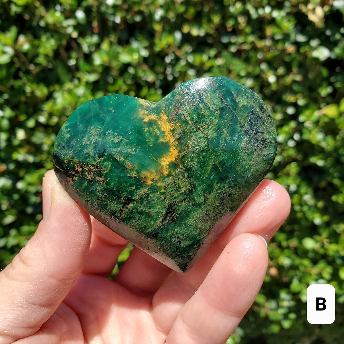 Emerald Heart - Heals Heart Chakra, Compassion, Acceptance, Wisdom, Confidence - Green Emerald Crystal Heart Healing Gemstones