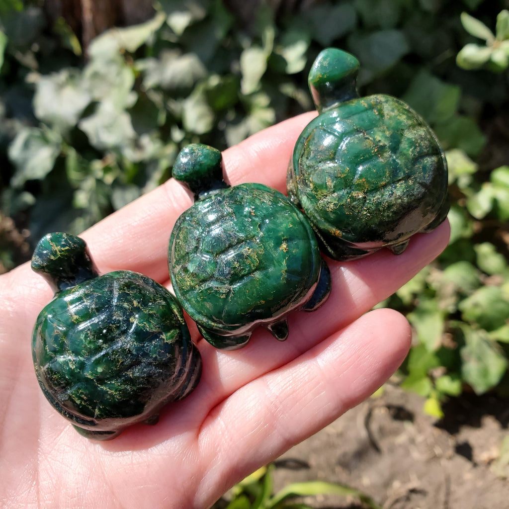 Small Emerald Turtle Carving - Heals Heart Chakra, Compassion, Acceptance, Wisdom, Confidence - Emerald Crystal Turtle Healing Gemstone