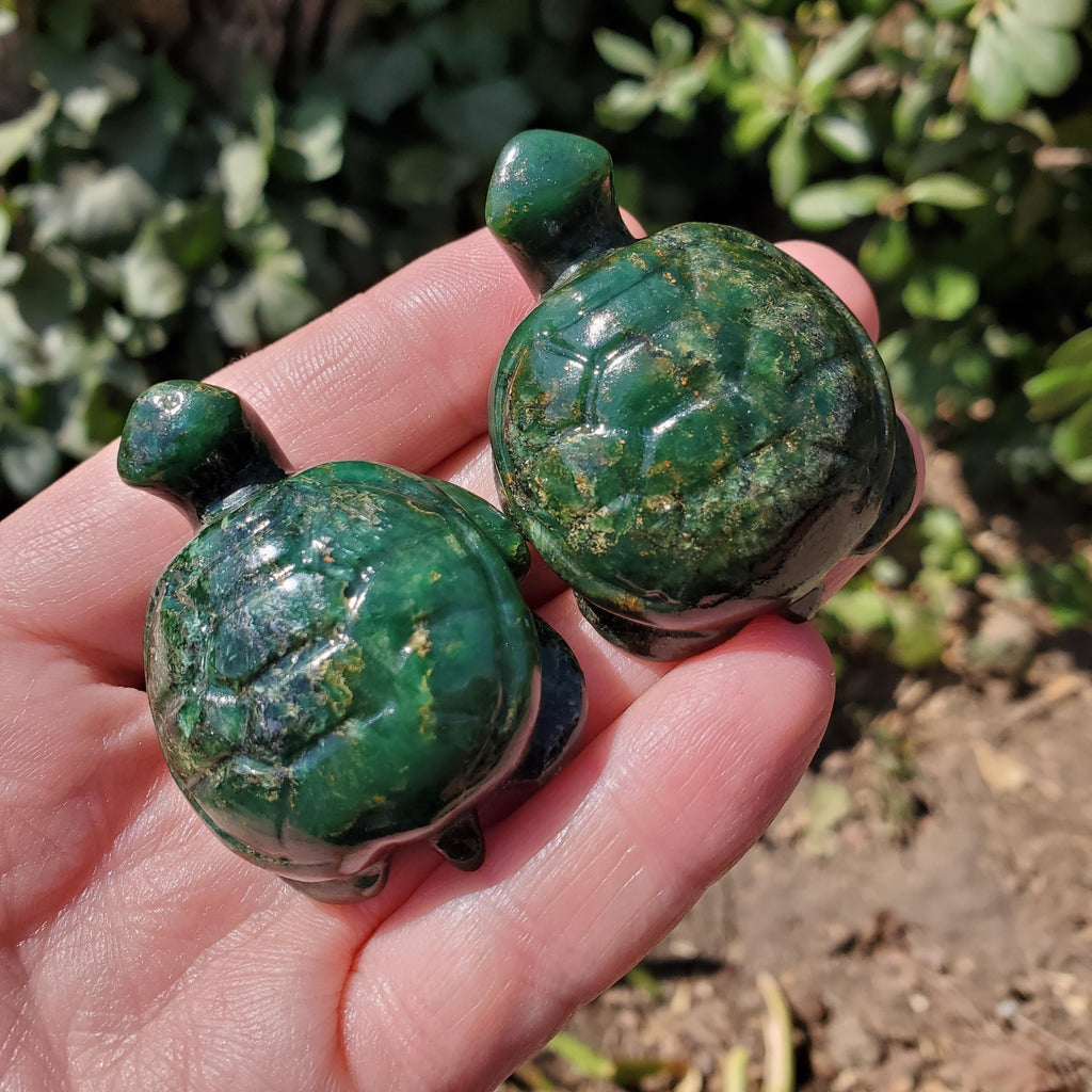 Small Emerald Turtle Carving - Heals Heart Chakra, Compassion, Acceptance, Wisdom, Confidence - Emerald Crystal Turtle Healing Gemstone