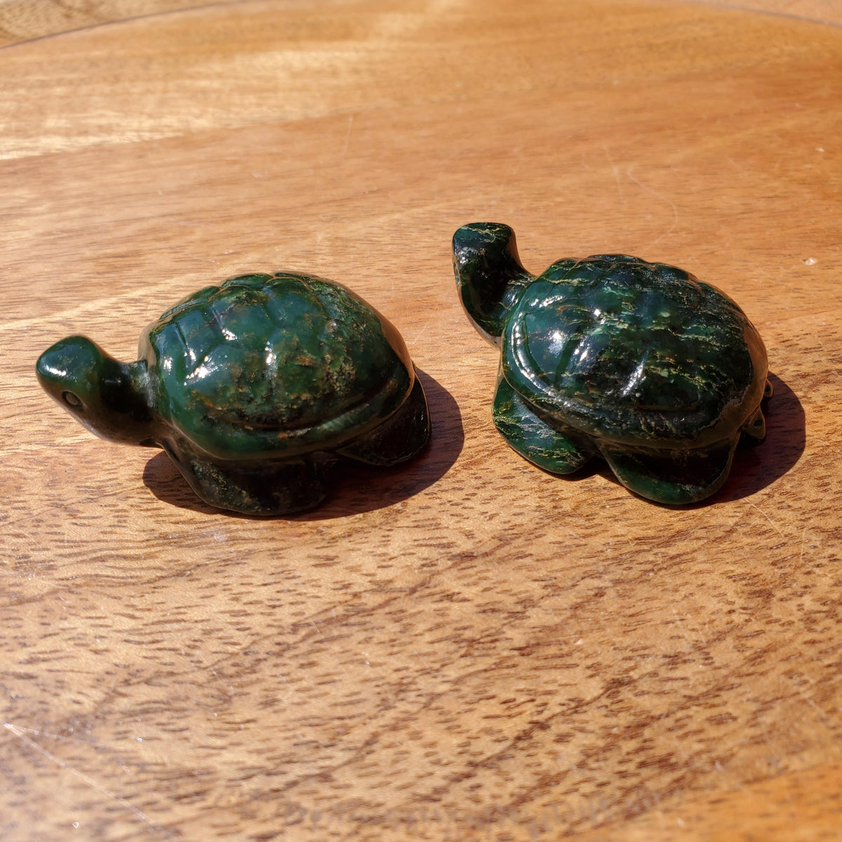 Small Emerald Turtle Carving - Heals Heart Chakra, Compassion, Acceptance, Wisdom, Confidence - Emerald Crystal Turtle Healing Gemstone
