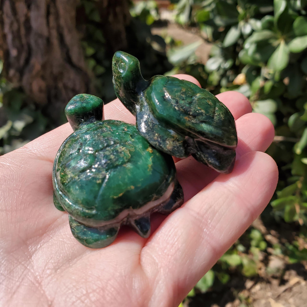 Small Emerald Turtle Carving - Heals Heart Chakra, Compassion, Acceptance, Wisdom, Confidence - Emerald Crystal Turtle Healing Gemstone
