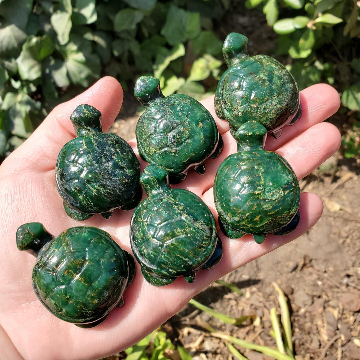 Small Emerald Turtle Carving - Heals Heart Chakra, Compassion, Acceptance, Wisdom, Confidence - Emerald Crystal Turtle Healing Gemstone