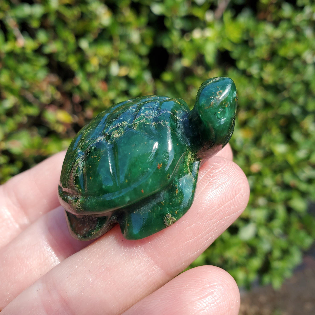 Small Emerald Turtle Carving - Heals Heart Chakra, Compassion, Acceptance, Wisdom, Confidence - Emerald Crystal Turtle Healing Gemstone