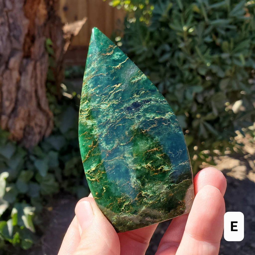 Green Emerald Flame - Heals Heart Chakra, Compassion, Acceptance, Wisdom, Confidence - Green Crystal Point Healing Gemstones