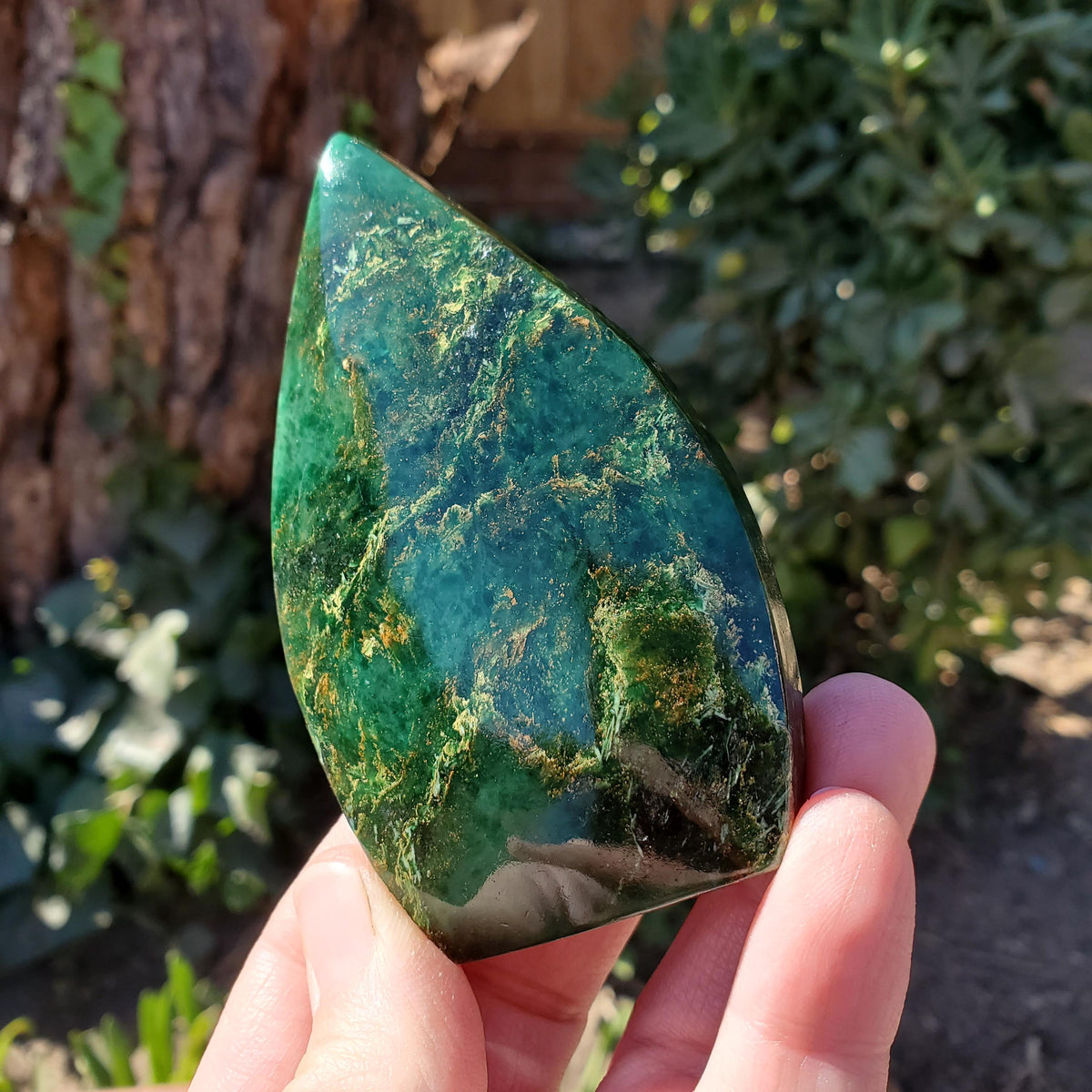 Green Emerald Flame - Heals Heart Chakra, Compassion, Acceptance, Wisdom, Confidence - Green Crystal Point Healing Gemstones