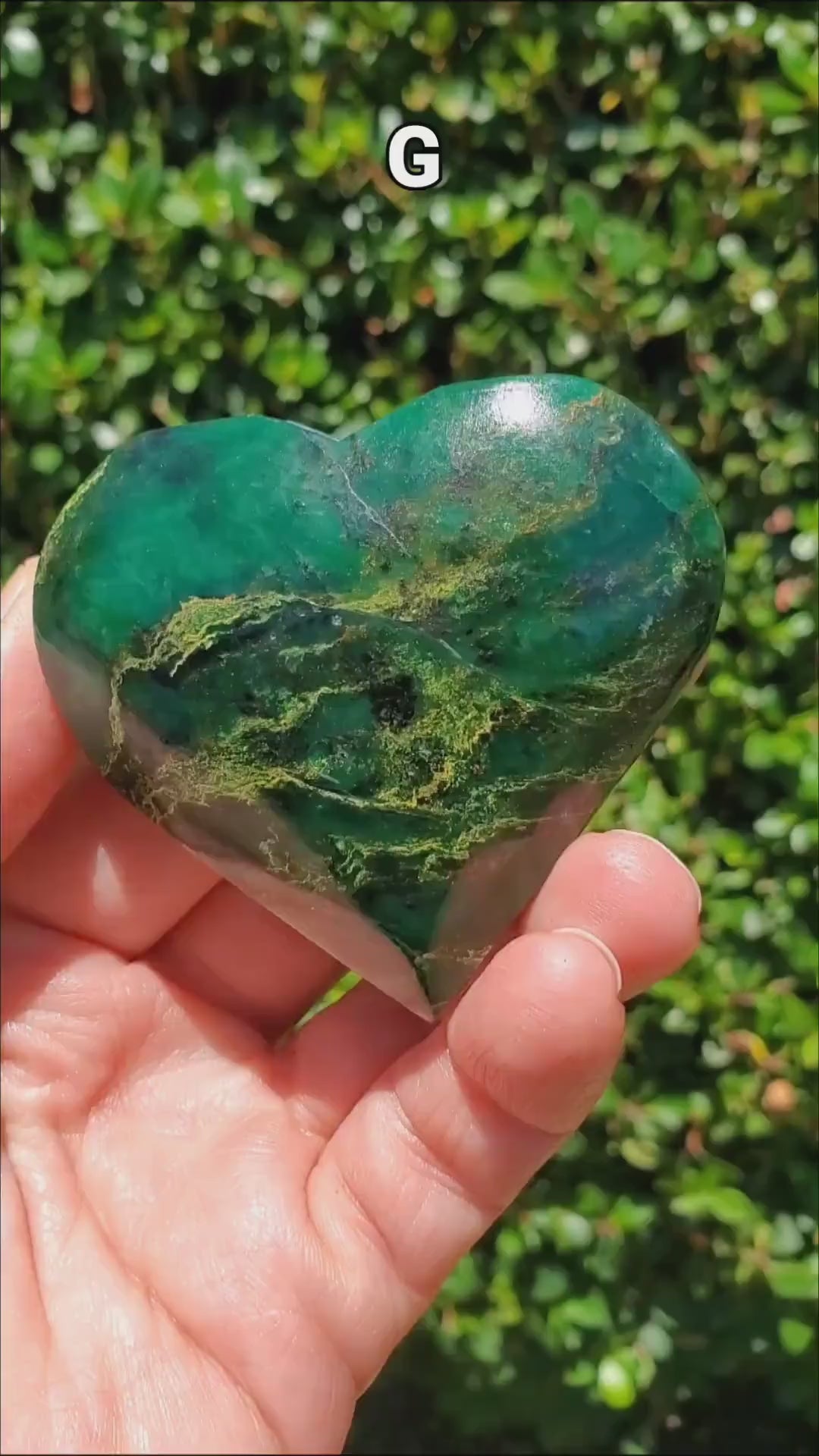 Emerald Heart - Heals Heart Chakra, Compassion, Acceptance, Wisdom, Confidence - Green Emerald Crystal Heart Healing Gemstones