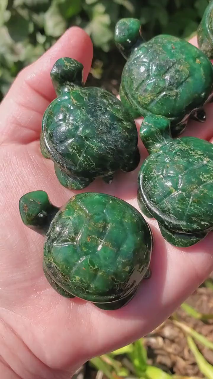 Small Emerald Turtle Carving - Heals Heart Chakra, Compassion, Acceptance, Wisdom, Confidence - Emerald Crystal Turtle Healing Gemstone